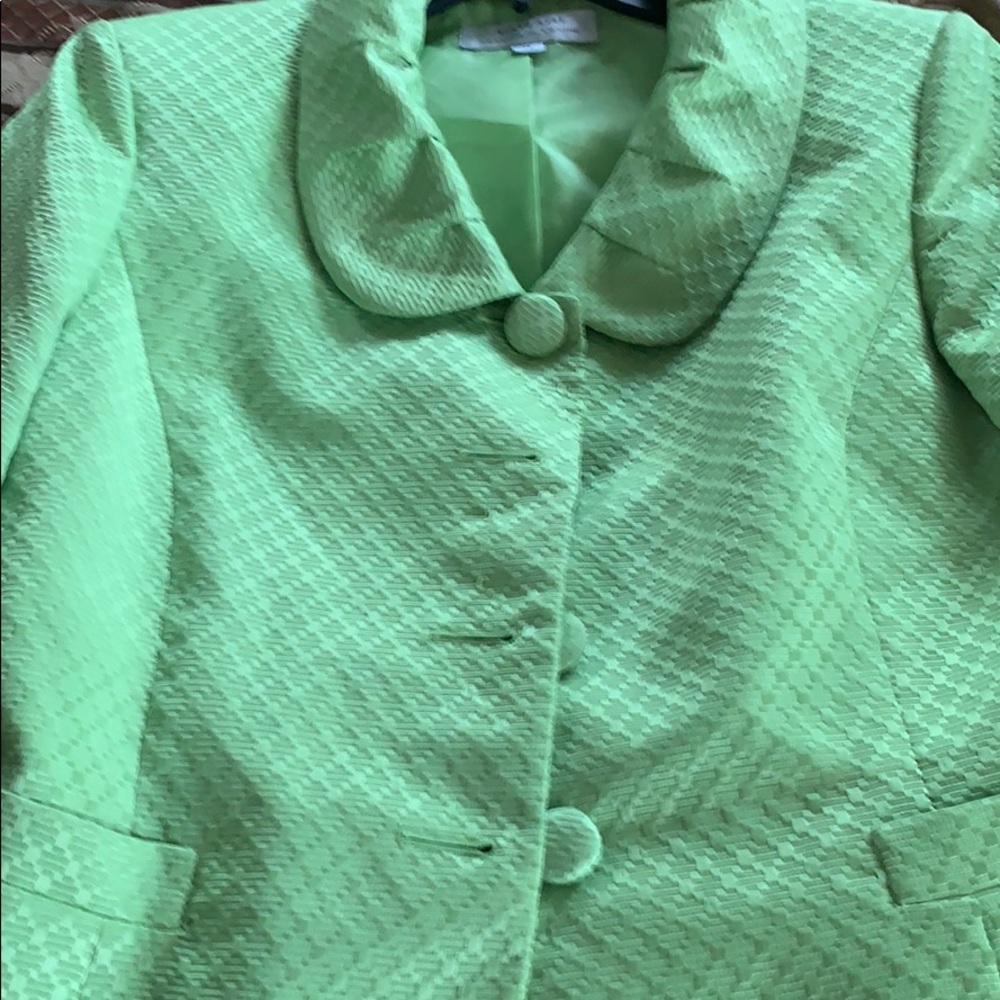 Skirt suit